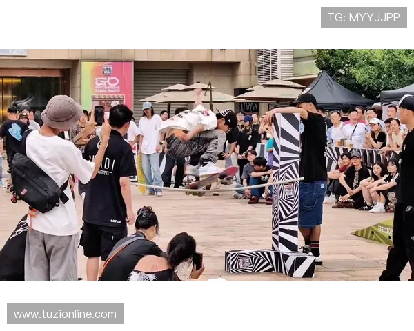 上海滑板队在世界攀岩锦标赛中的拼搏历程与荣耀时刻 上海滑板队在世界攀岩锦标赛中的拼搏历程与荣耀时刻