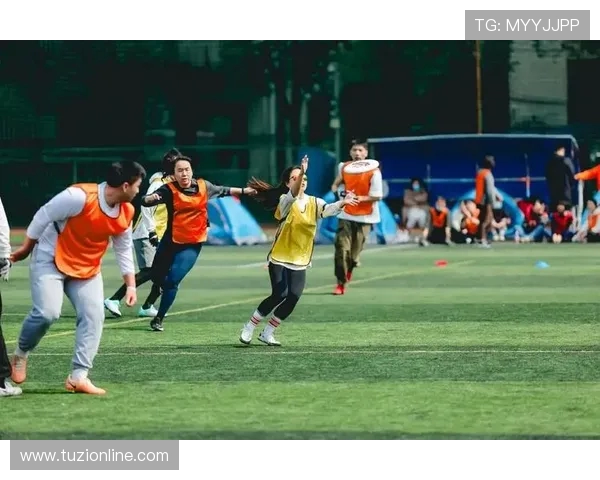 武汉飞盘队与上海飞盘队赛后复盘分析灵活性表现及战术调整