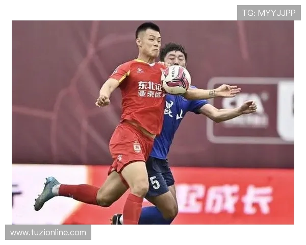 深圳足球队以71分领跑锦标赛积分榜展现强劲实力