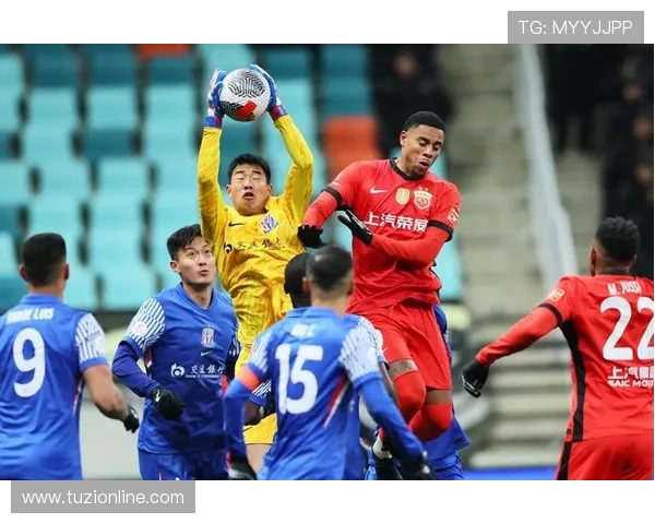 吉纳西亚与西班牙美洲的精彩对决揭示足球战术与团队精神的较量 吉纳西亚与西班牙美洲的精彩对决揭示足球战术与团队精神的较量