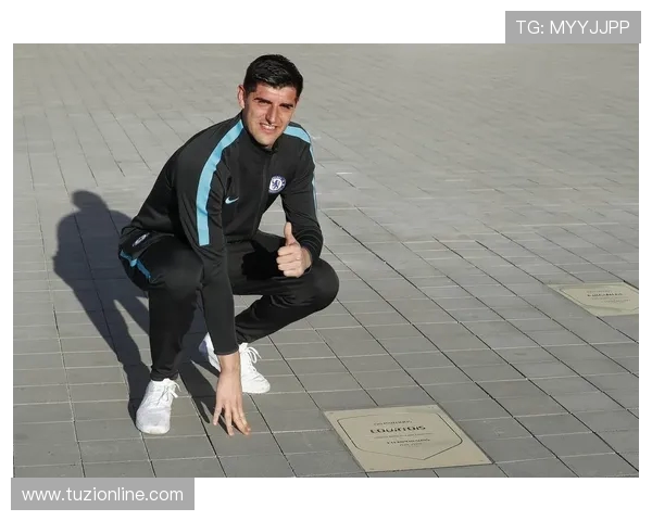 库尔图瓦：从守门员到传奇的足球之路与心路历程