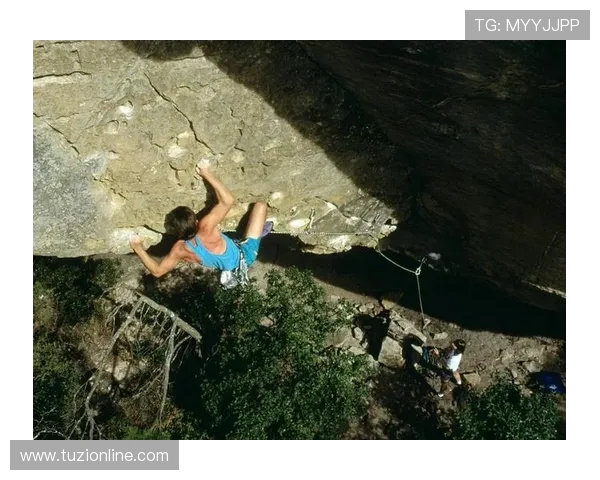 重庆攀岩队在极限运动会中以50分领先其他队伍展现出强大实力