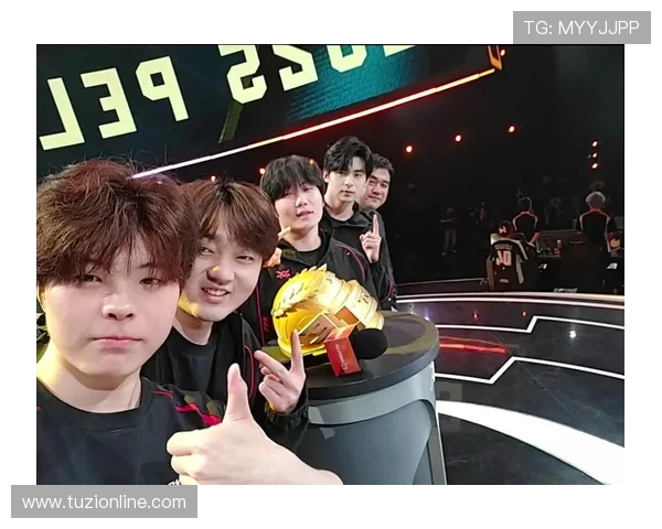 和平精英赛事分析：JDG战队在游戏中的快速反应与战术运用探讨