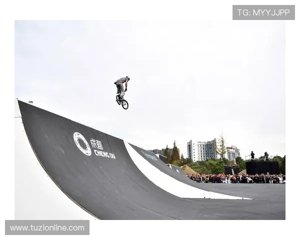 成都极限运动队荣登全国排行榜第三名引发热议与关注